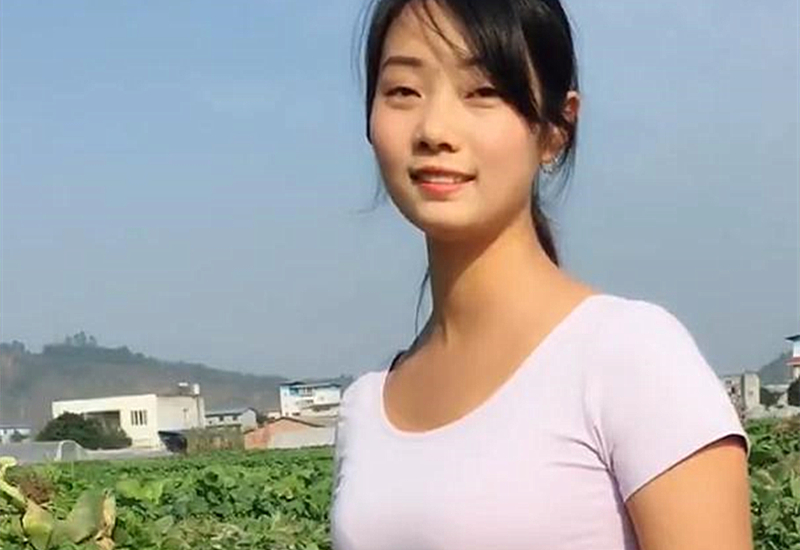 忽悠了个村里的小姑娘 还算挺嫩